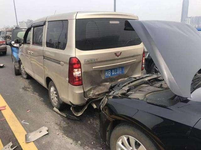 车辆追尾全责无保险怎么办,汽车追尾无责方要不要报保险