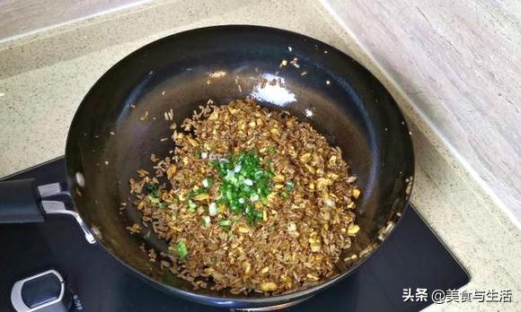 怎么让炒饭一粒一粒的不粘锅呢,炒饭怎么成一粒一粒的还不粘锅