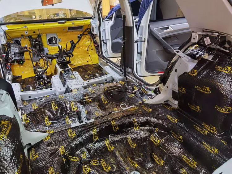 2023款大众高尔夫隔音效果测试,大白鲨隔音高尔夫r