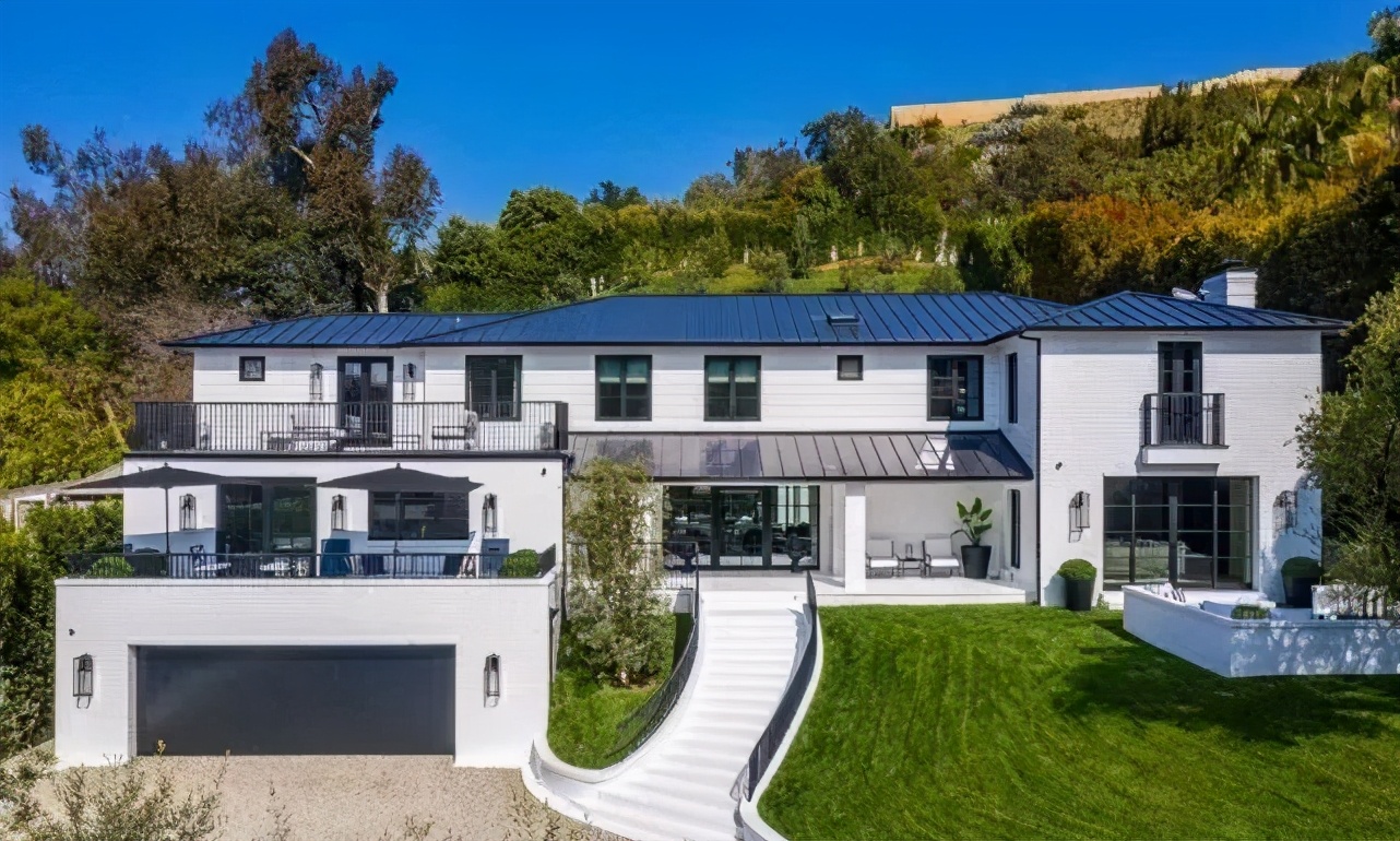 蕾哈娜与rocky还在交往吗,蕾哈娜17亿美元财产