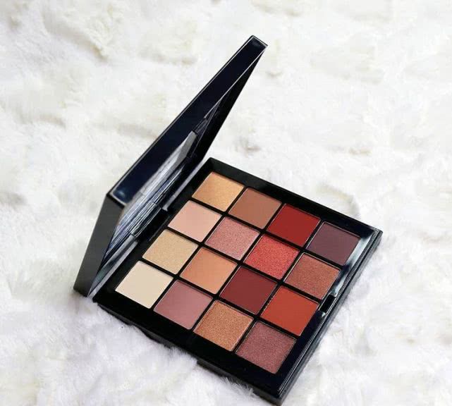 全球最畅销的眼影盘停产,2022最火眼影盘排行榜十强