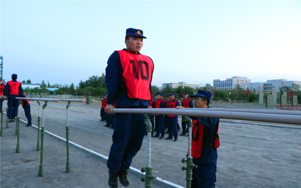 新疆森林消防新训队员,乌鲁木齐森林消防新训大队教导员