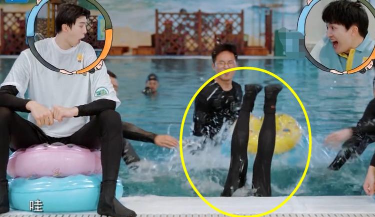 江疏影落水妆容被弄花,露出素颜那一刻,网友:这颜值是认真的吗