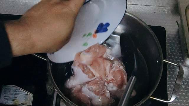 别再吃大盘鸡了！很多吃过的人为啥做不到？试着炒一次，忘掉很难