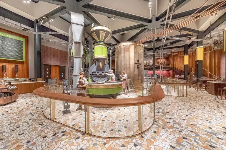 星巴克首席执行官哪里人,星巴克的设计是谁设计的