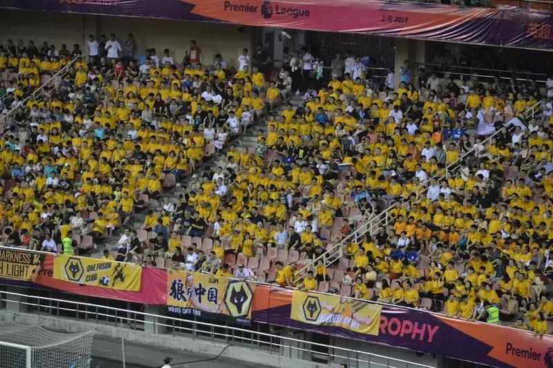 观球手记炎炎夏日在家门口感受狂热英超，我在，就是主场