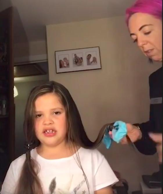 只用一个袜子就可以卷发,大波浪一次性卷发教程理发店真人