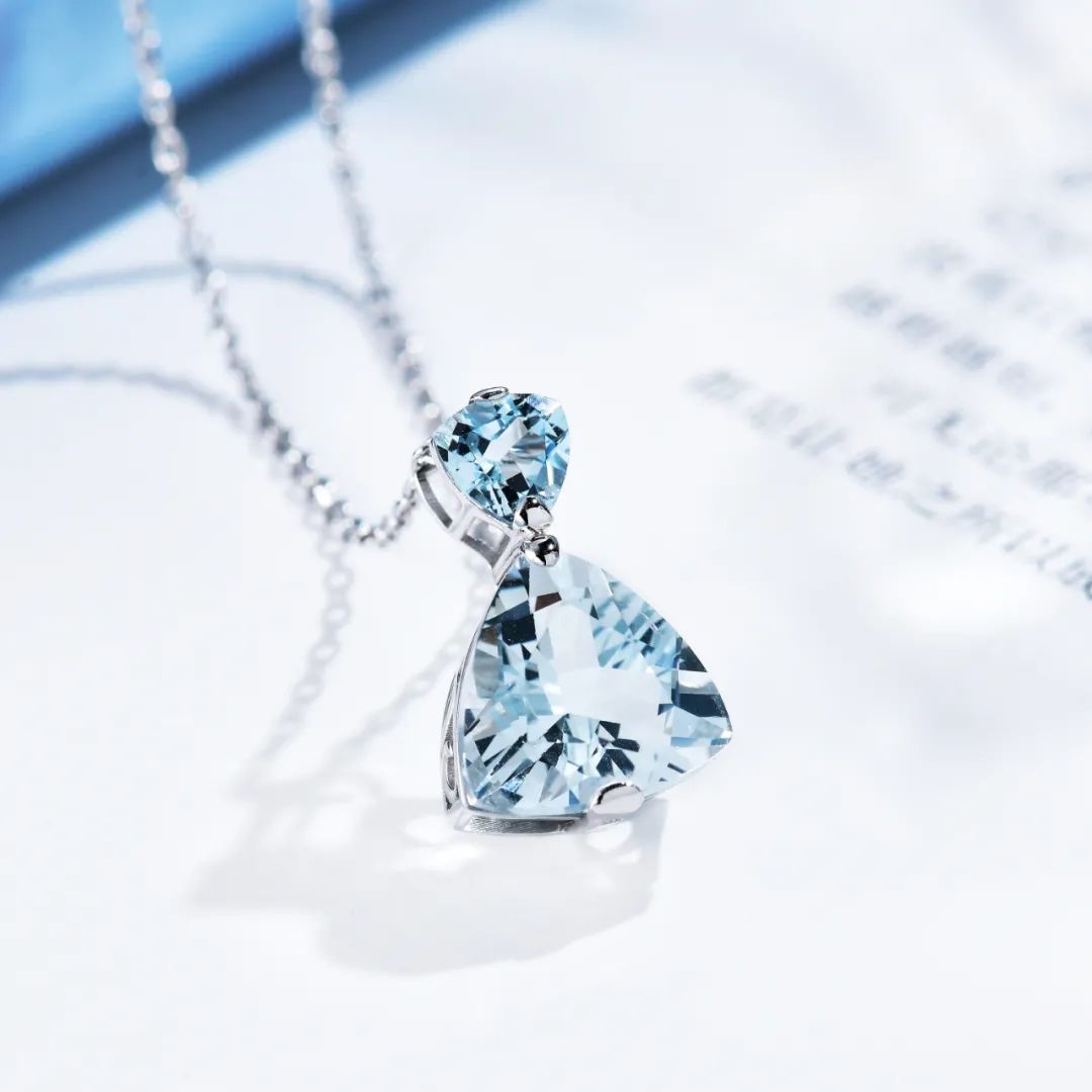 喜欢海蓝色五行喜什么,喜欢海蓝之谜