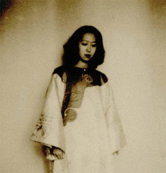 张爱玲嫁给65岁老作家贫寒度日,张爱玲为什么嫁给美国老头