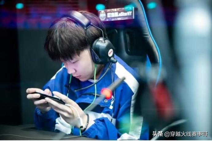 叮当猫比赛视频打狙,叮当猫vs情兽ak枪王