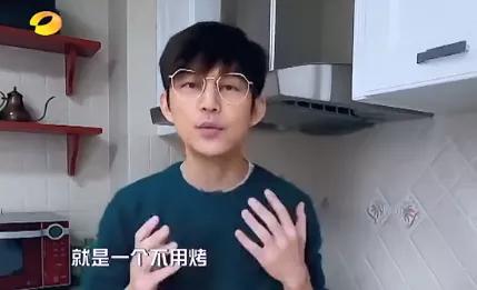 何炅做蛋糕上热搜却和何昊道歉在一起，网友集体看错调侃差点背锅