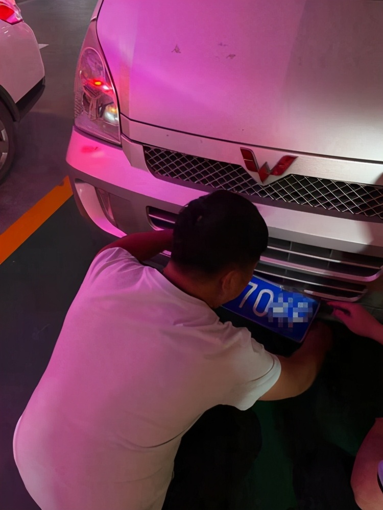 小伙在路边停车被罚50元,为省费用男子酒驾被处罚