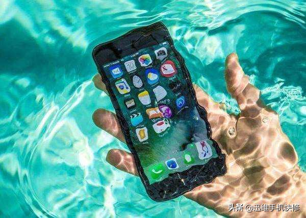 iphone7进水后最容易出现的问题,iphone7进水不定时重启