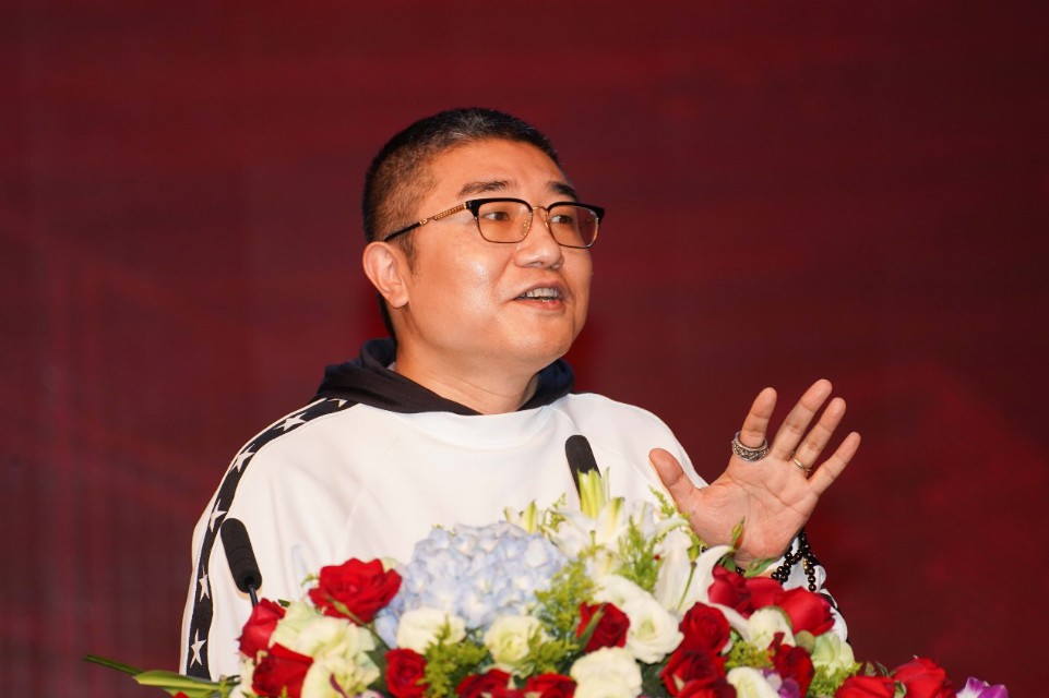 刘强东退出后怎么控制公司,刘强东退出了商业圈吗