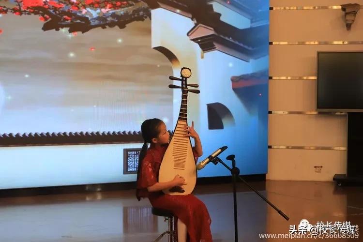 学校因足球而精彩,学校因学生而骄傲