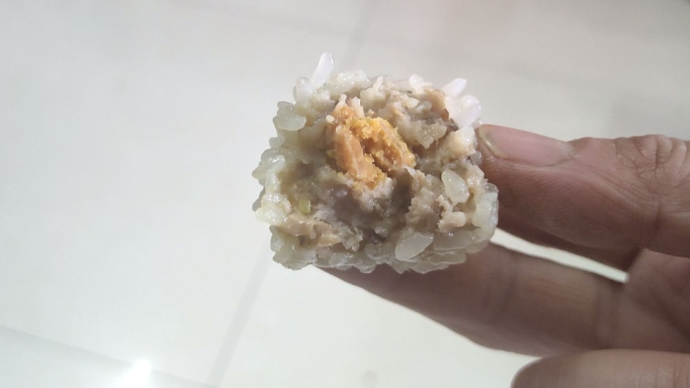 咸蛋黄珍珠肉丸做法,珍珠咸蛋黄肉丸