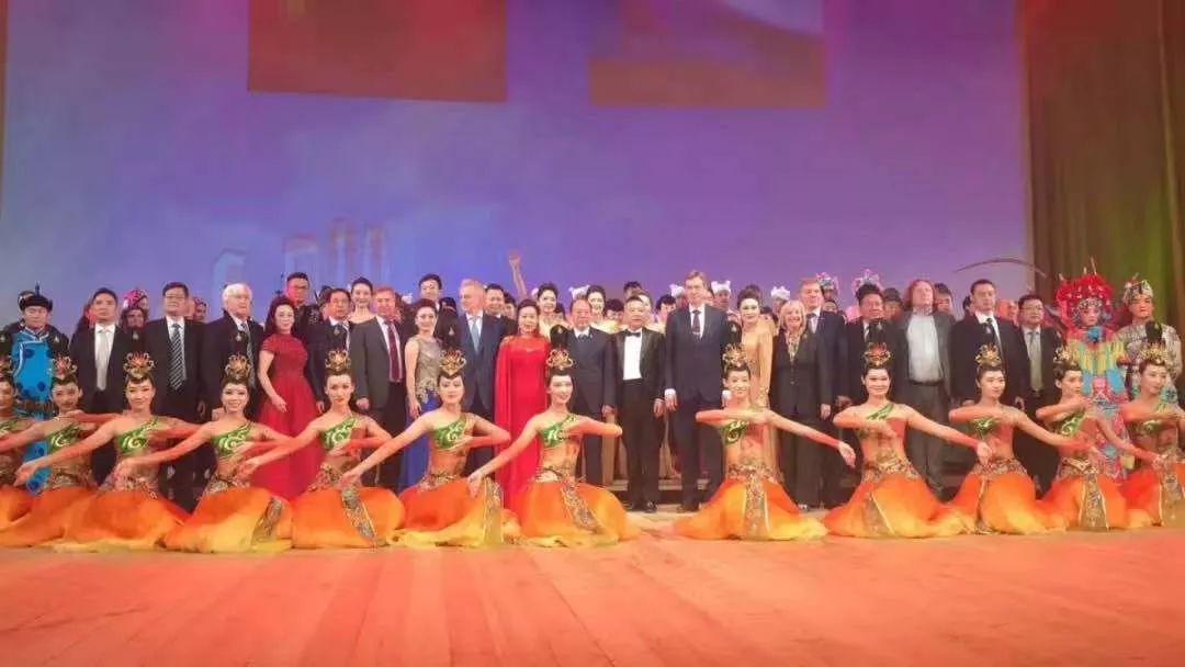 星光不负赶路人越努力越幸运,披星戴月星光不负赶路人文案