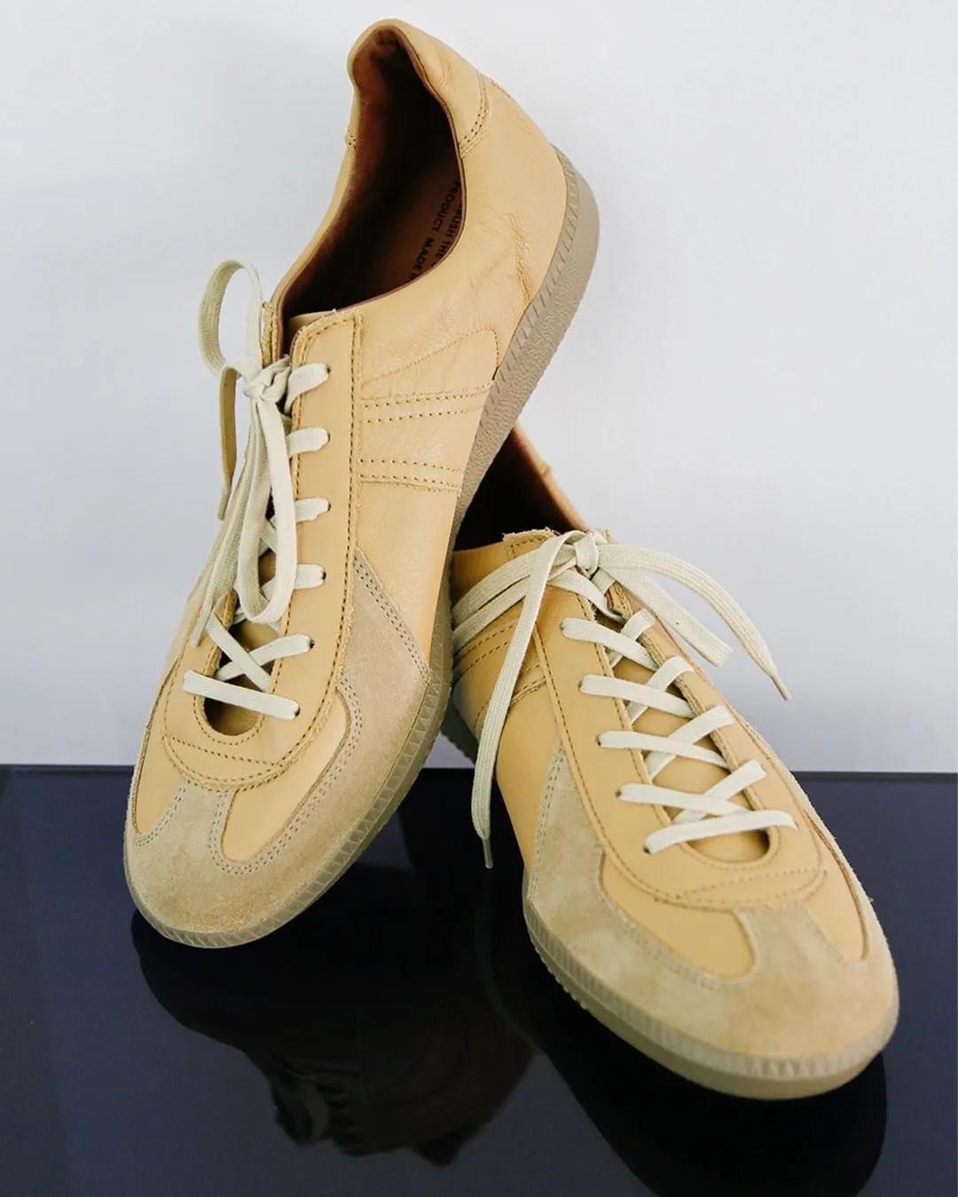 德训鞋奶油蓝白,白百何黑色德训鞋穿搭