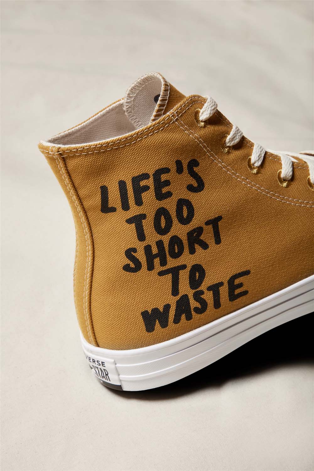 分不清垃圾的上海人哭了,用垃圾卖爆款的时尚圈笑了