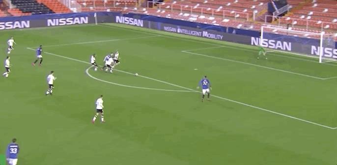 莱万追平c罗进球,莱万比巅峰c罗强