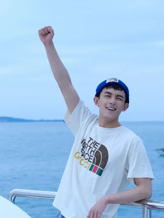 欧阳娜娜同款潮流品牌,欧阳娜娜同款联名卫衣