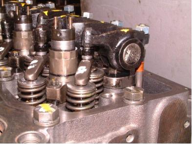 小松挖掘机pc240-8报e03故障码,小松pc200-8喷油器插头安装技巧