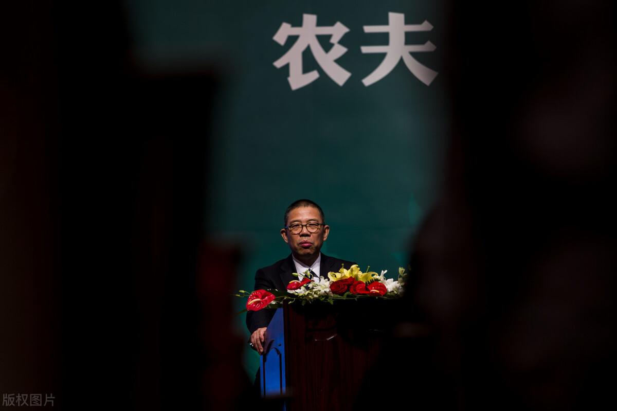 农夫山泉老板钟睒睒怎么成首富了,农夫山泉创始人钟睒睒是首富么