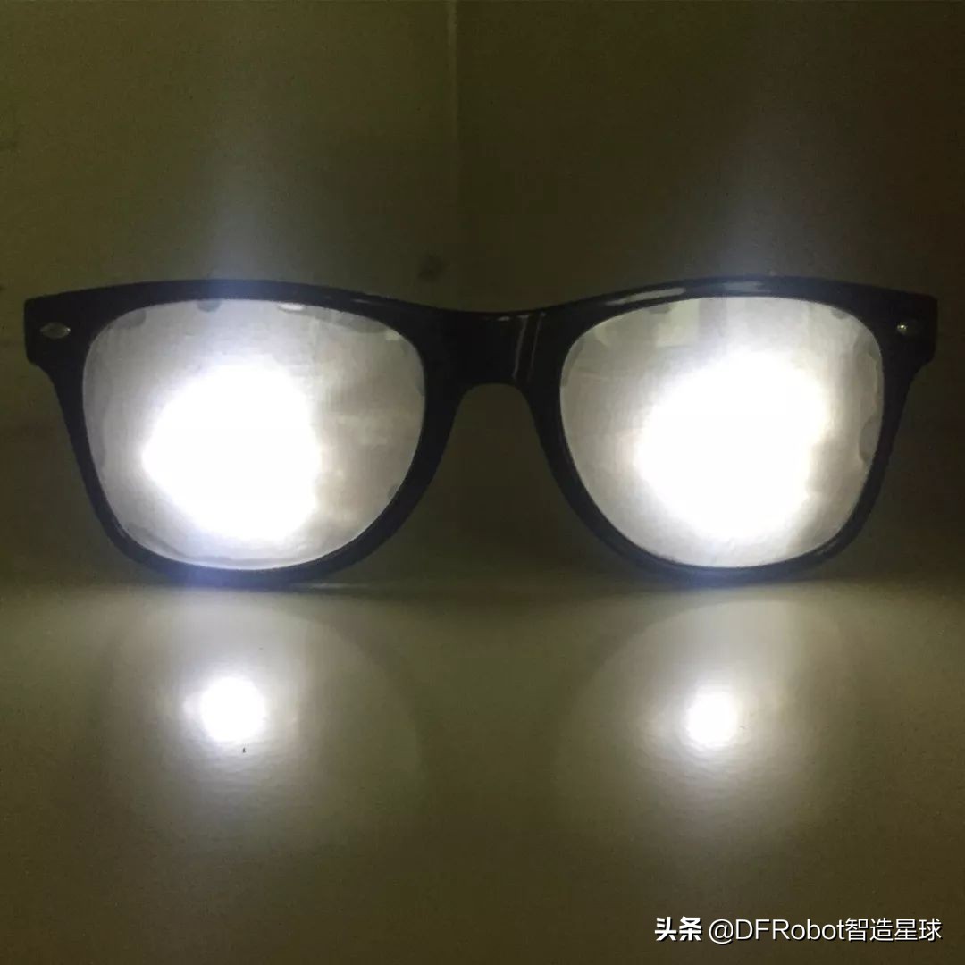 柯南同款发光眼镜能不能看见人,名侦探柯南眼镜同款不发光