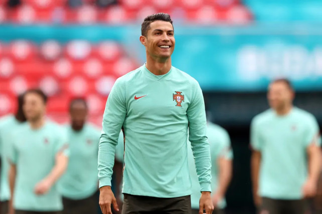 欧洲杯博格巴不愧为队内的领袖人物姆巴佩都要听他的