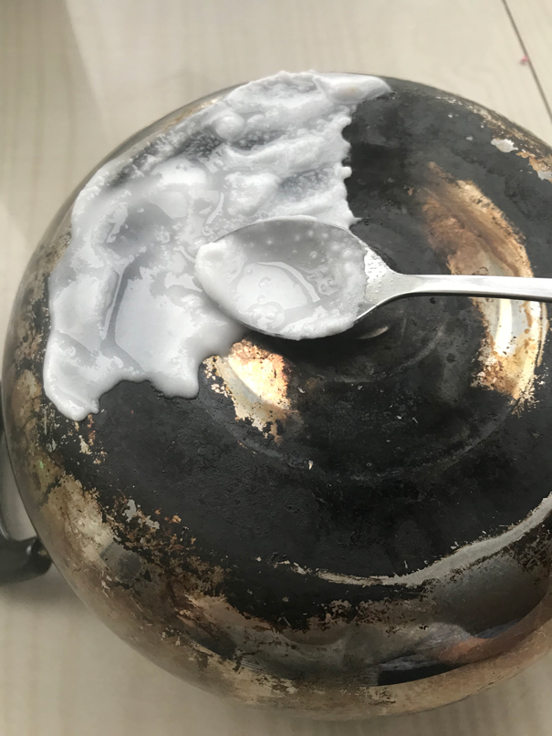 锅底外面焦黑怎么清洗,锅底外面烧焦的黑垢怎么去除