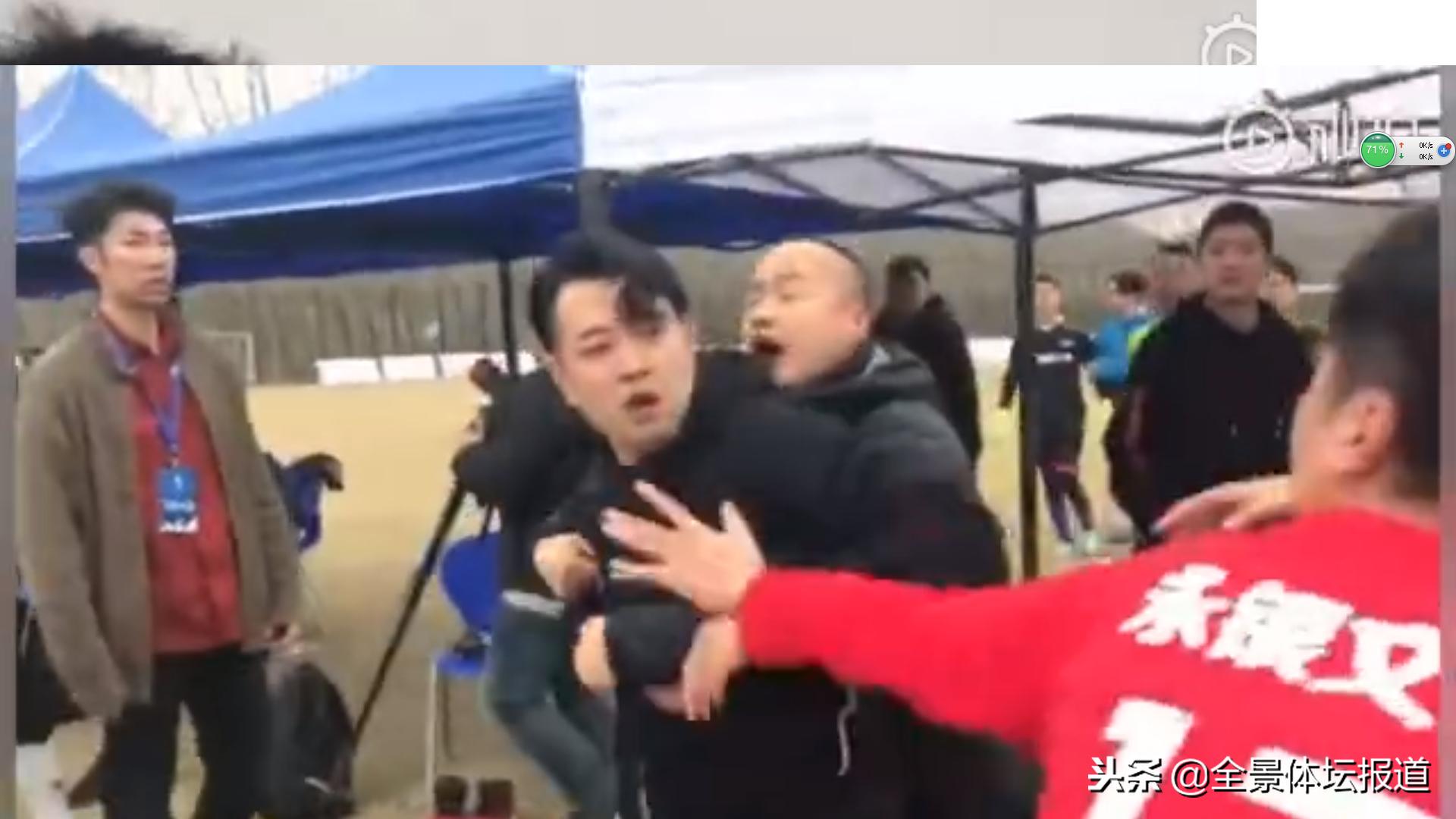 盘点球场上那些暴力冲突,野球场足球冲突打架群殴集锦