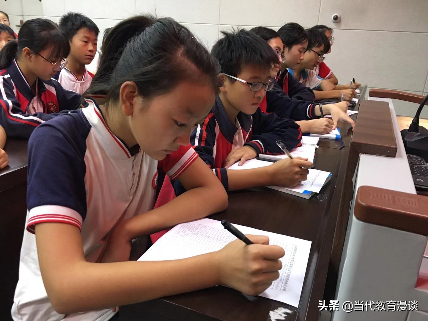 鐜板満鐩存挱瀛︽牎鎹㈠眾閫変妇,瀛︽牎鎹㈠眾閫変妇娲诲姩淇℃伅