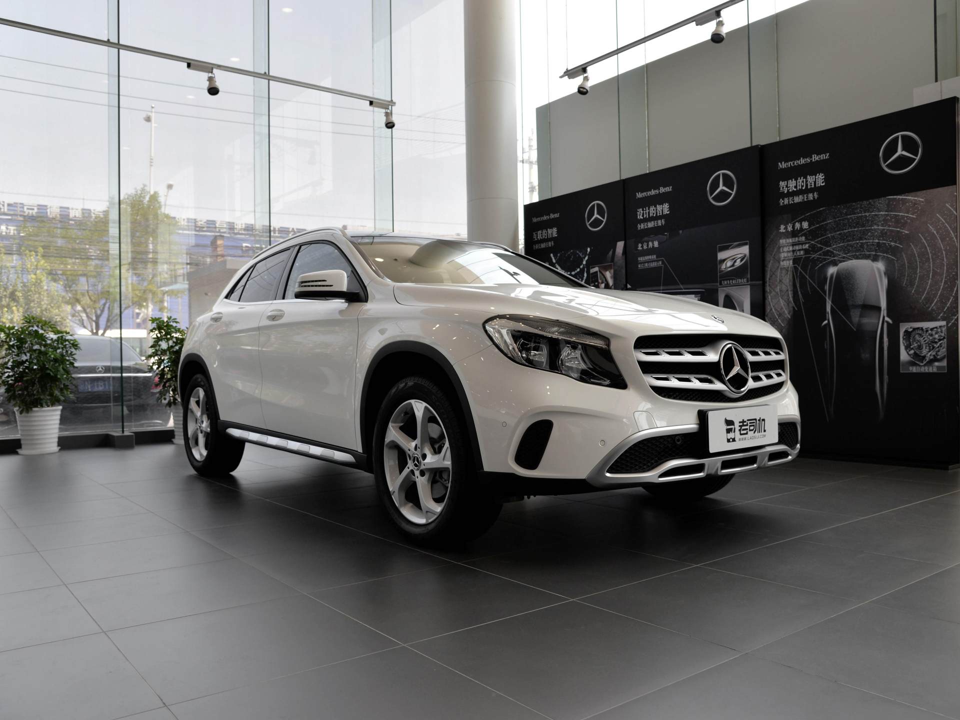 全新2020款奔驰gla值不值得购买,奔驰gla降价对其他的车型有冲击吗