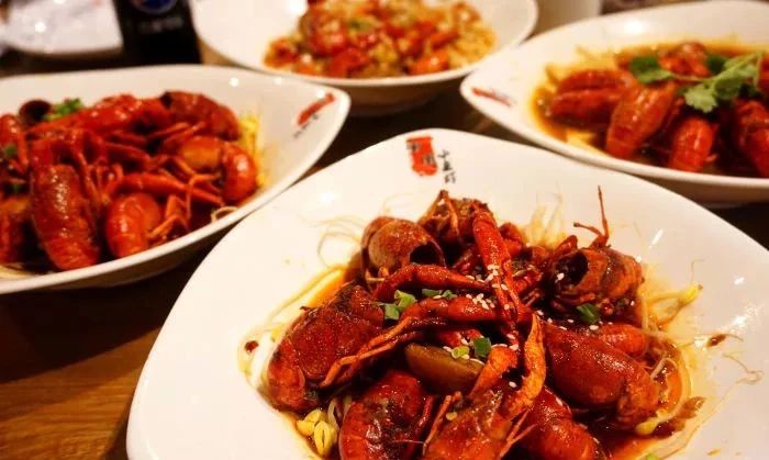 南宁美食推荐必吃龙虾,南宁最好吃的五香龙虾