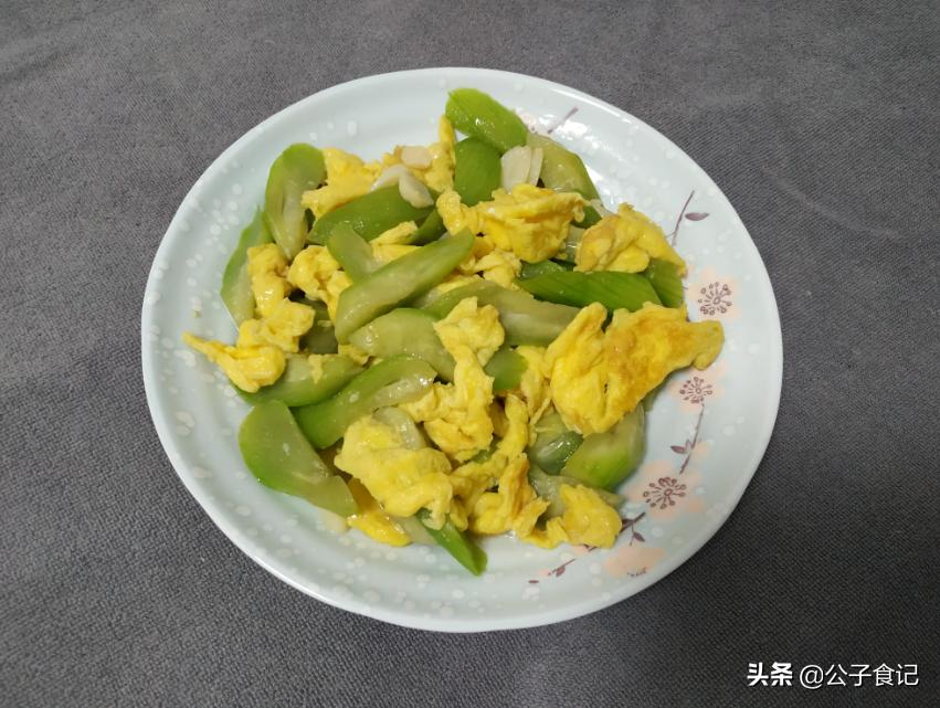 吃丝瓜要去掉籽吗,吃丝瓜用不用掏瓤