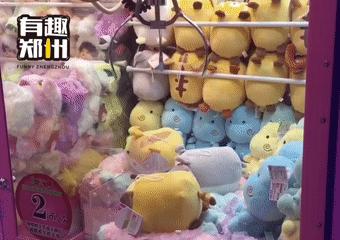 100块钱在电玩城抓娃娃,100块钱抓娃娃挑战电玩城