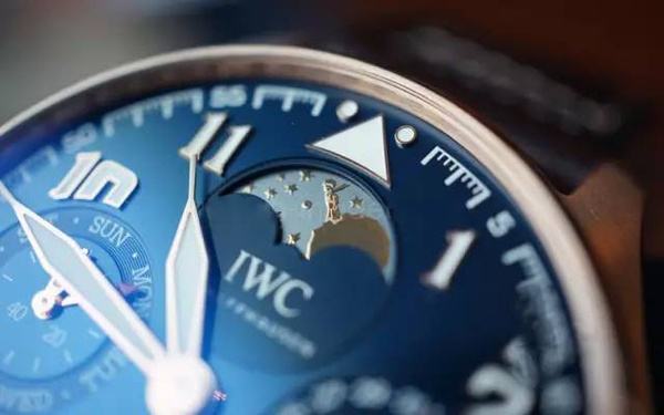 小绿方表复古时尚手表,奢侈腕表各家最经典表款女款