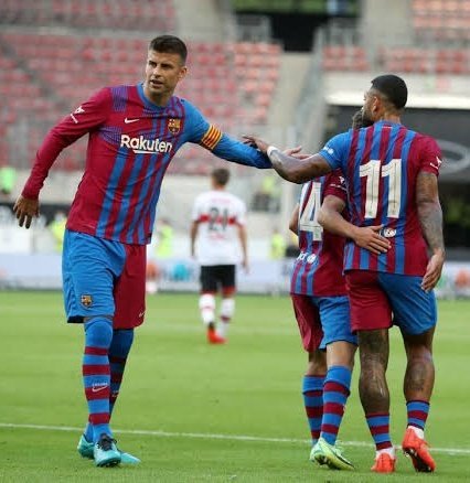 同样是巴萨小将,一个待在看台,一个能让核心“让位”,差距来了