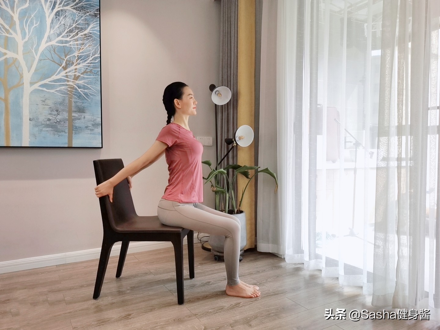 坐凳子办公的瑜伽体式,办公室椅子瑜伽练习
