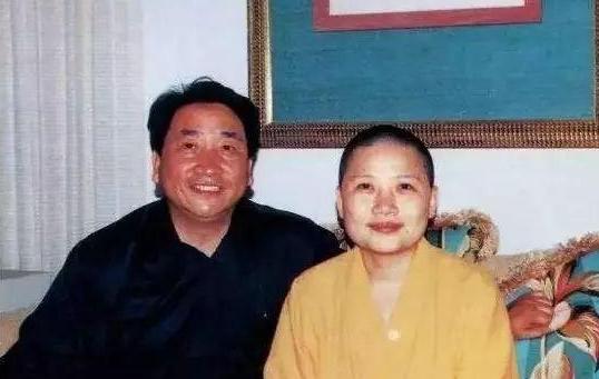 歌星李娜为何出家现在过得怎么样,李娜从一鸣惊人到看破红尘