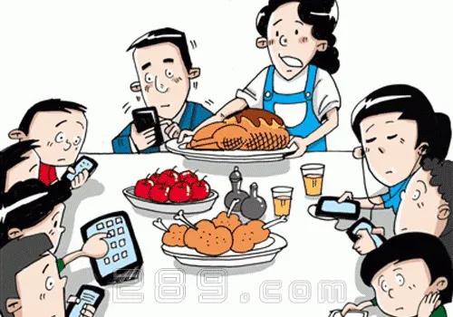 吃个饭也能把桌子掀翻,吃个饭也能把嘴咬破