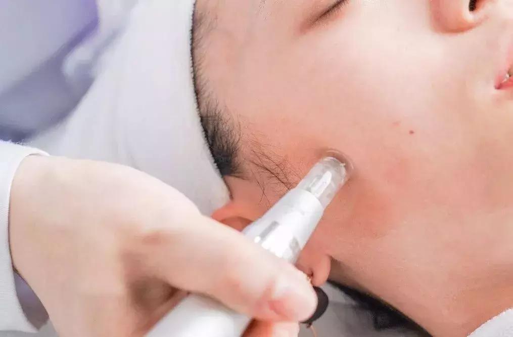 我花99块钱就泡到了我们公司的“彭于晏”！