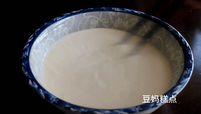 手不沾面大厨教你做早餐鸡蛋饼,手不沾面做葱花鸡蛋饼