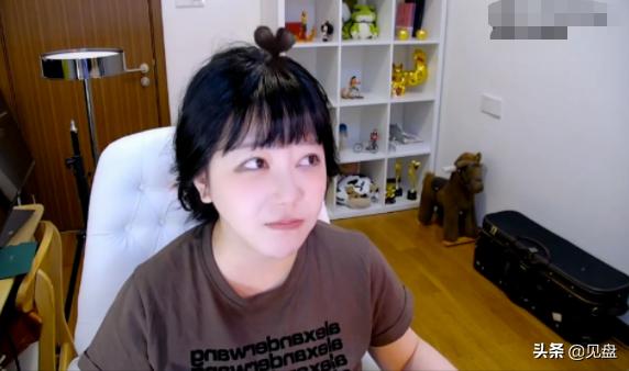 刘飞儿为甜品店研发新品，以身试“毒”上吐下泻