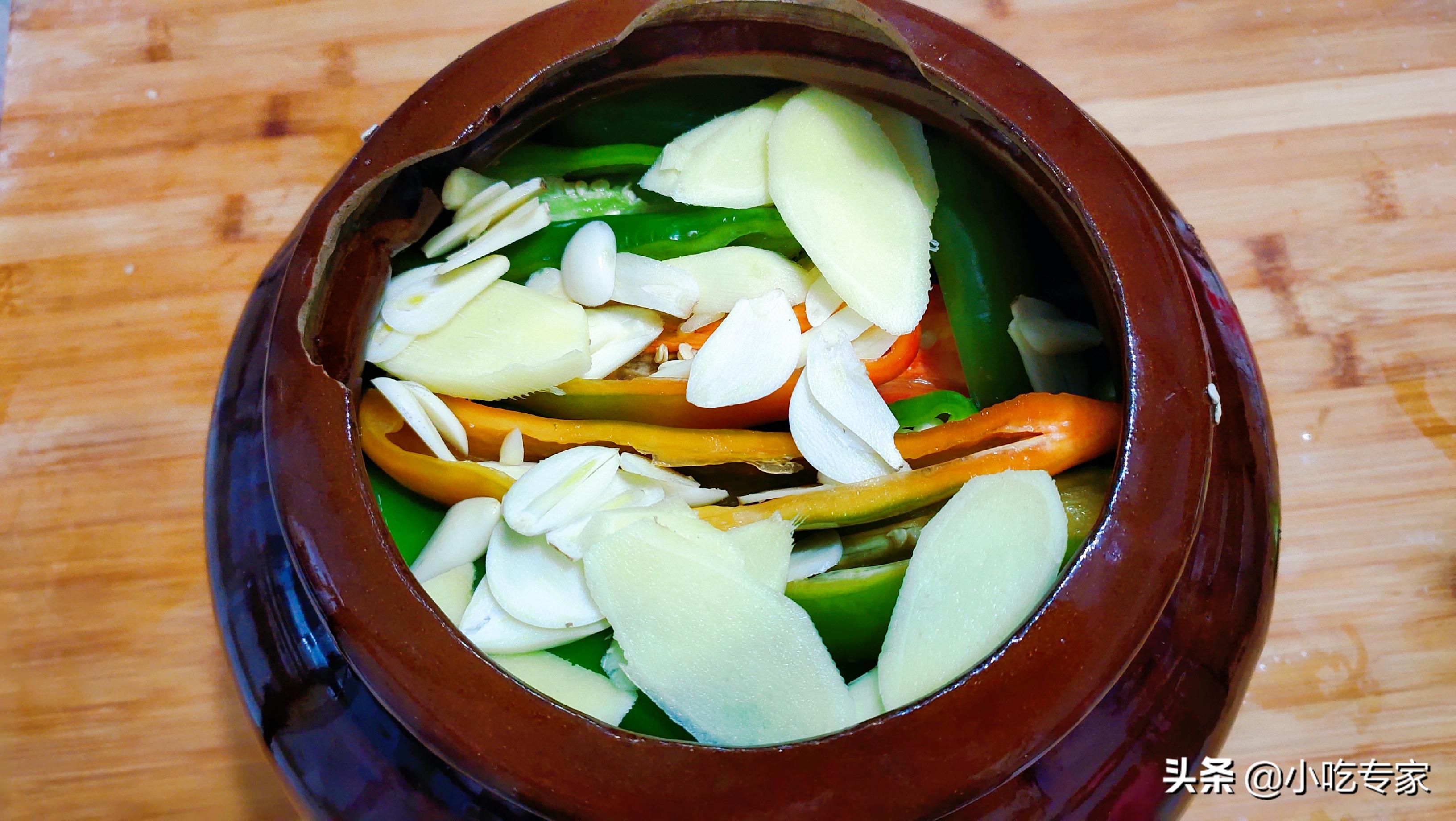 这才是辣椒的真正腌制方法,河南传统腌制韭菜芹菜辣椒怎么腌