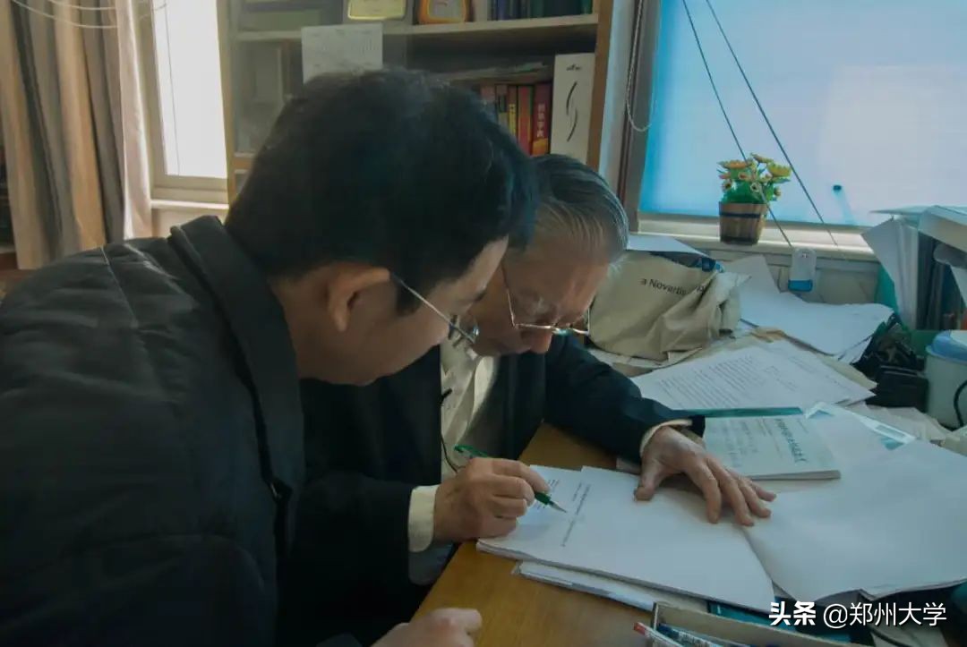 致敬他,致敬为医学奉献终生的人