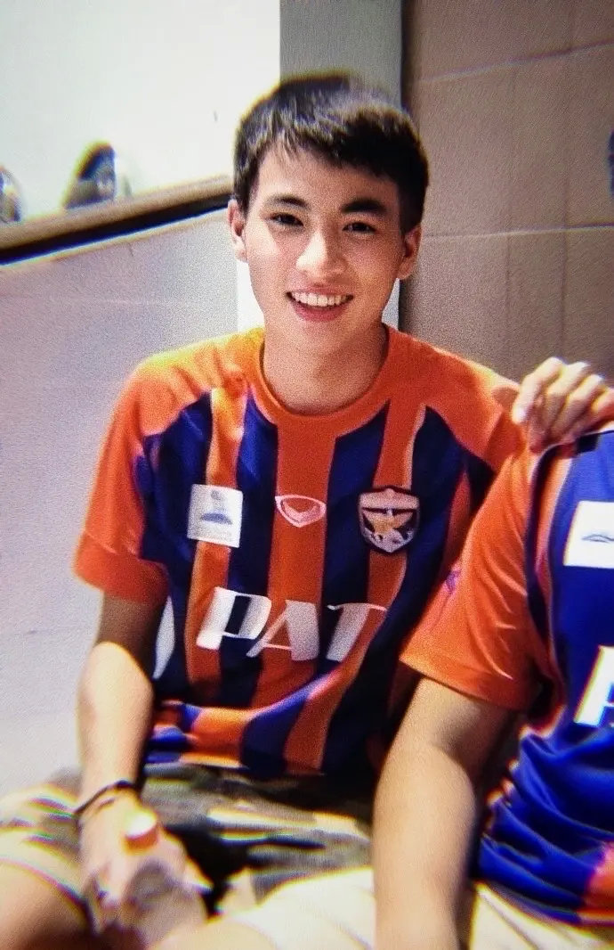 足球少年糕卡娜：热爱足球的他快乐无比