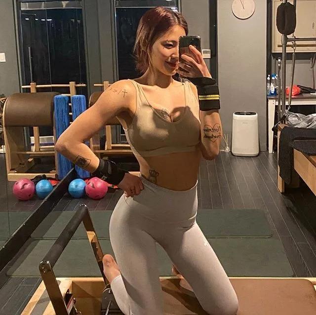 有纹身，爱穿刺，爱健身，这样的小姐姐你喜欢吗？