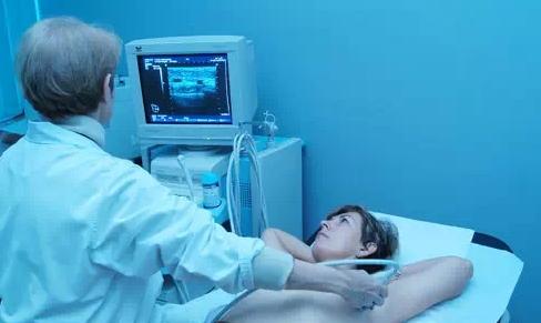 哺乳期乳汁自己往外流什么原因,非哺乳期乳房出乳汁很难闻