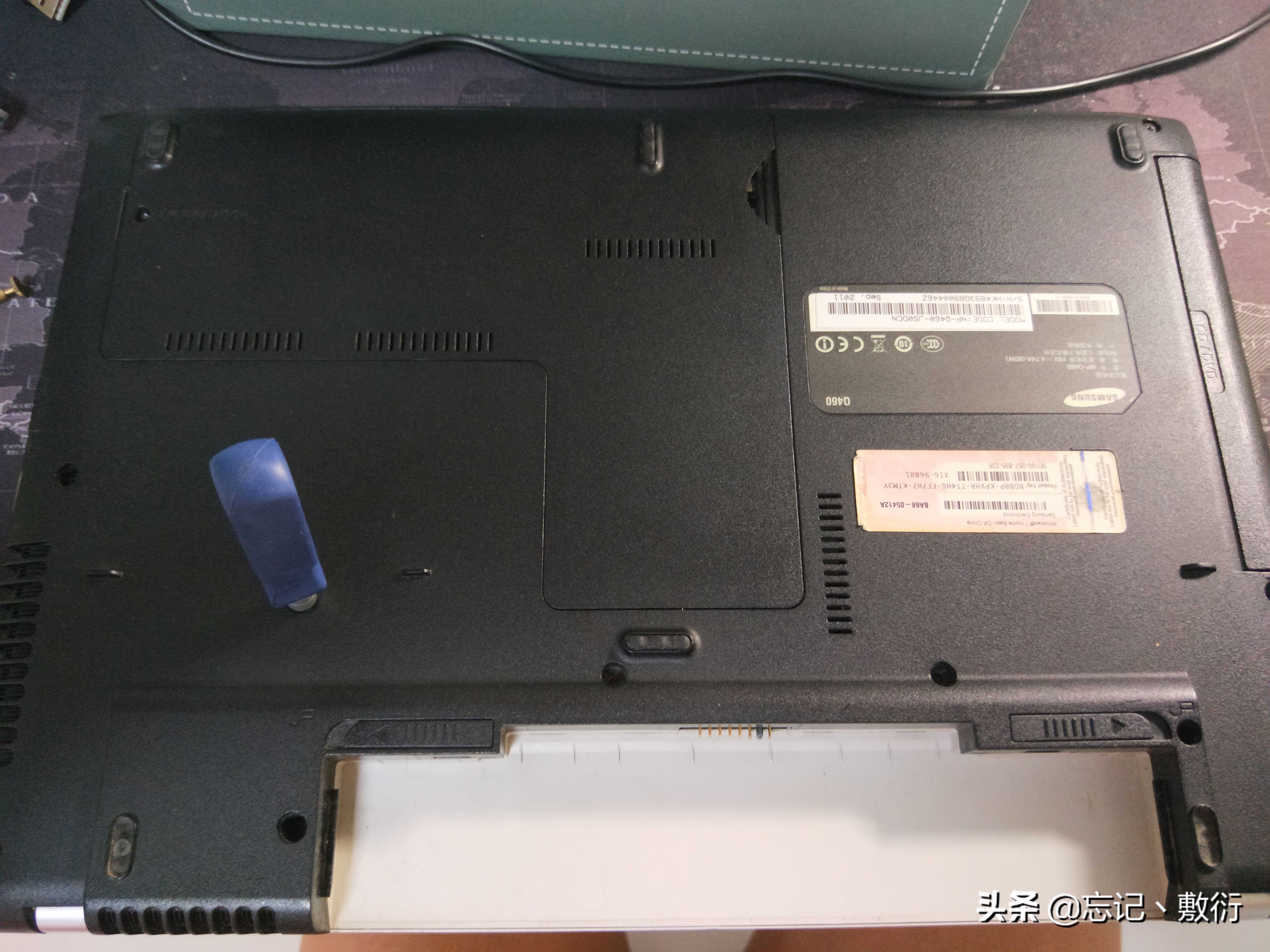 更换三星笔记本（q460）键盘，为了换个键盘把整个笔记本拆了稀碎